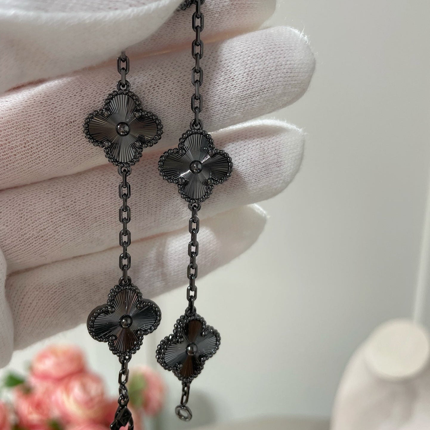 [Aura ]New CLOVER 5 MOTIF BLACK BRACELET