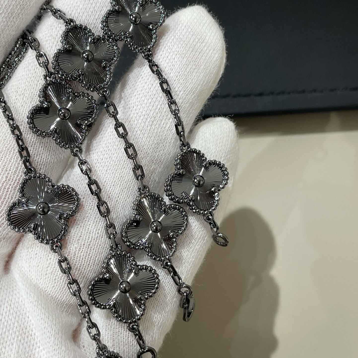 [Aura ]New CLOVER 5 MOTIF BLACK BRACELET