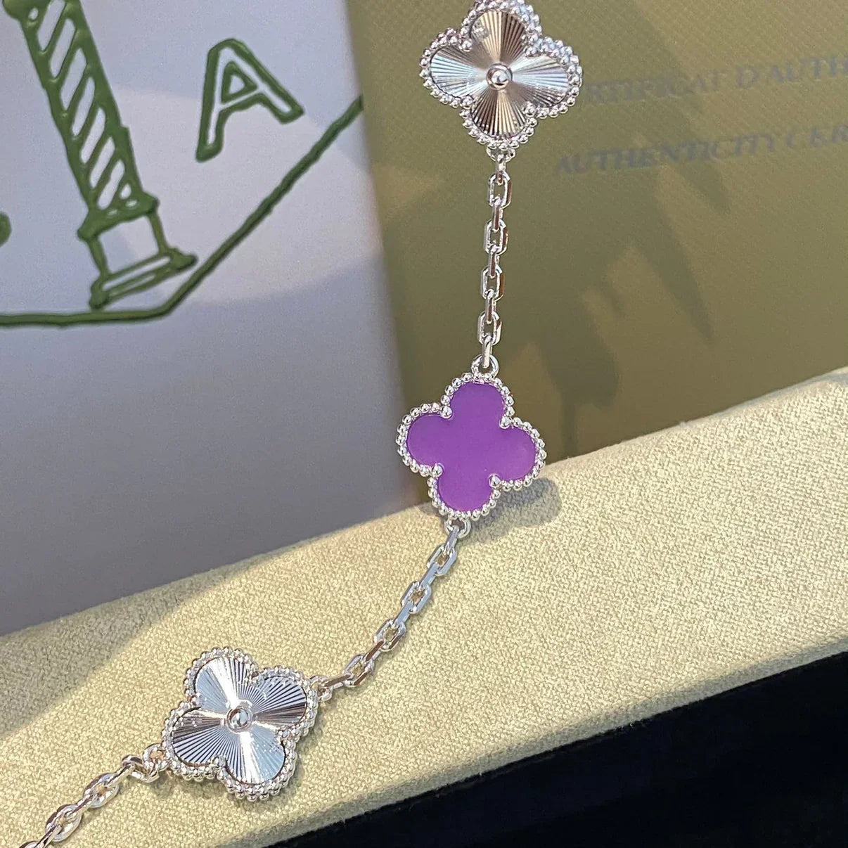 [Aura ]New  CLOVER 5 MOTIF VIOLET BRACELET COLLECTION