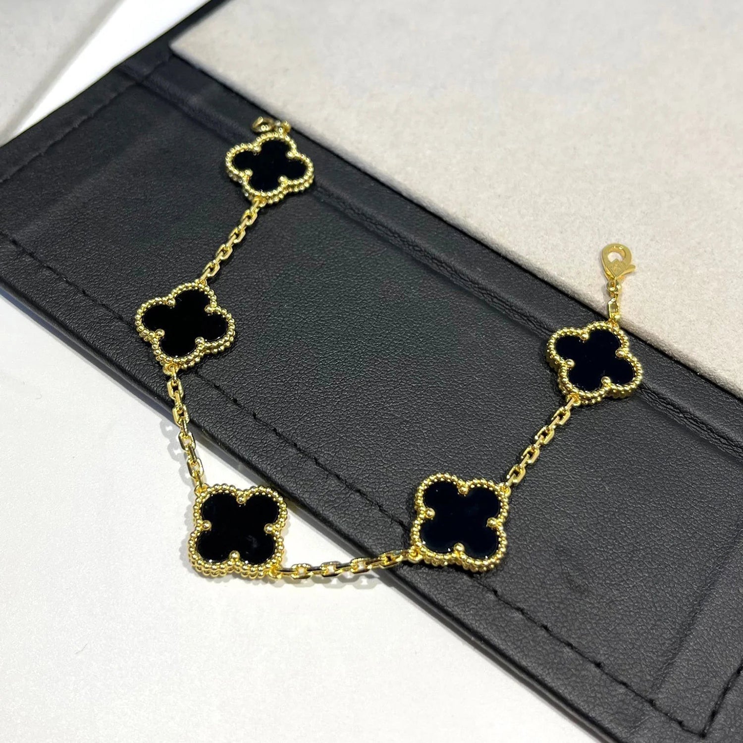 [Aura ]New CLOVER 5 MOTIF ONYXS BRACELET COLLECTION