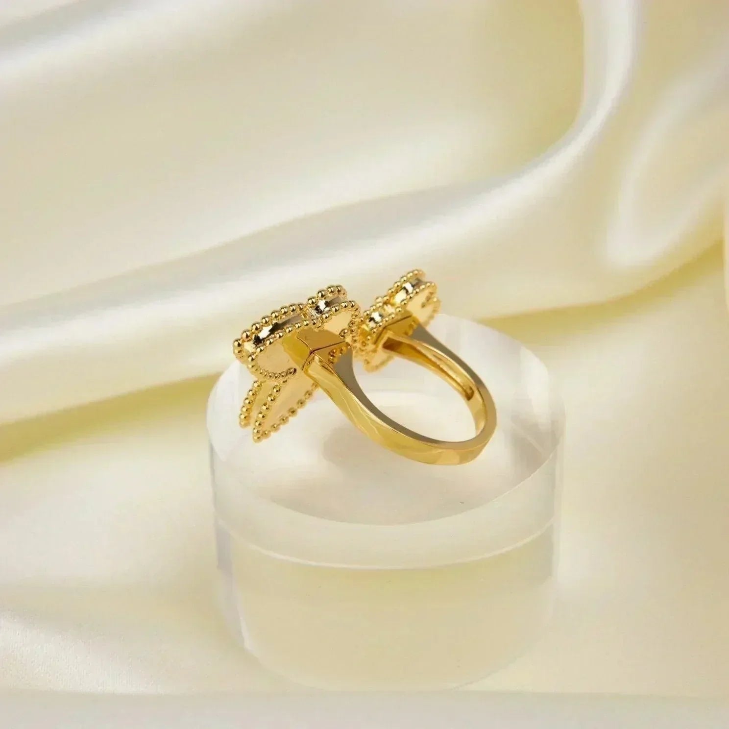 Aura LUCKY BETWEEN THE FINGER RING