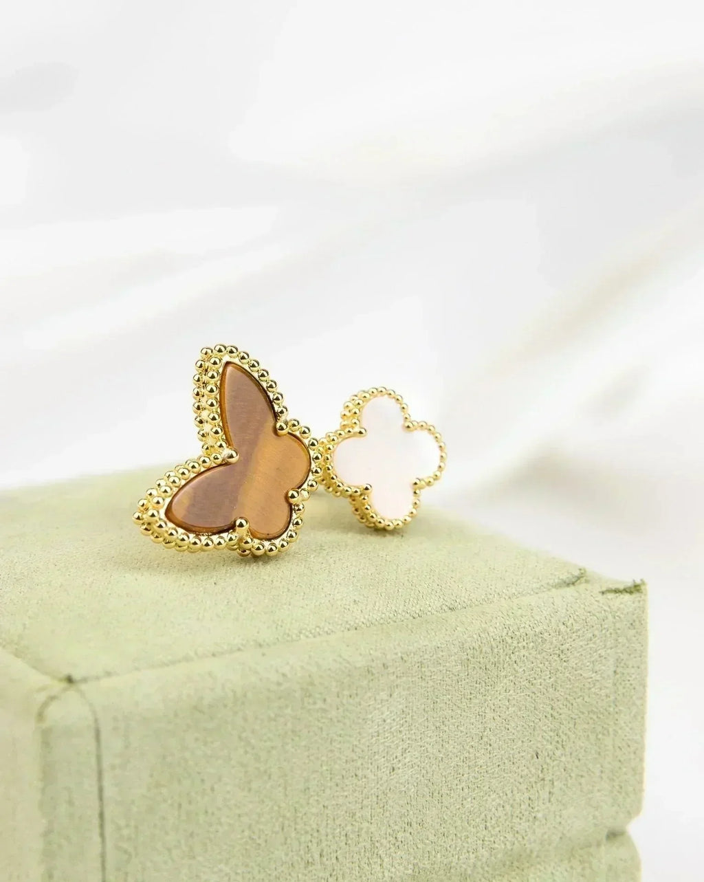 Aura LUCKY BETWEEN THE FINGER RING