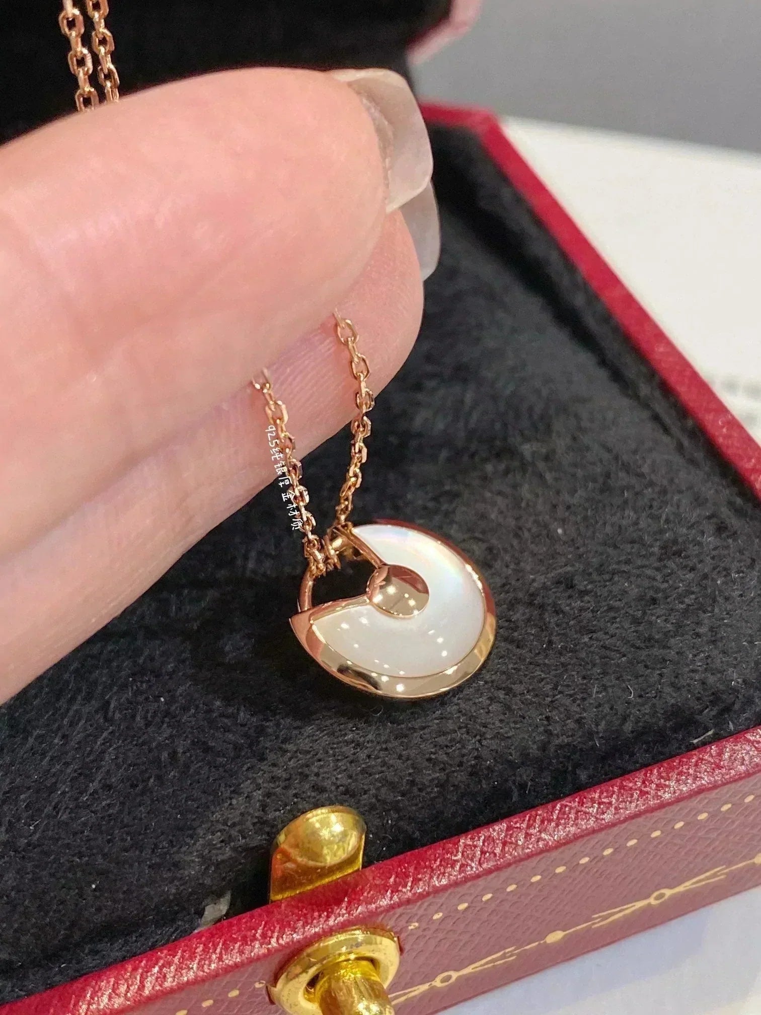 Aura AMULETT ROSÉGOLD-PERLMUTT-HALSKETTE