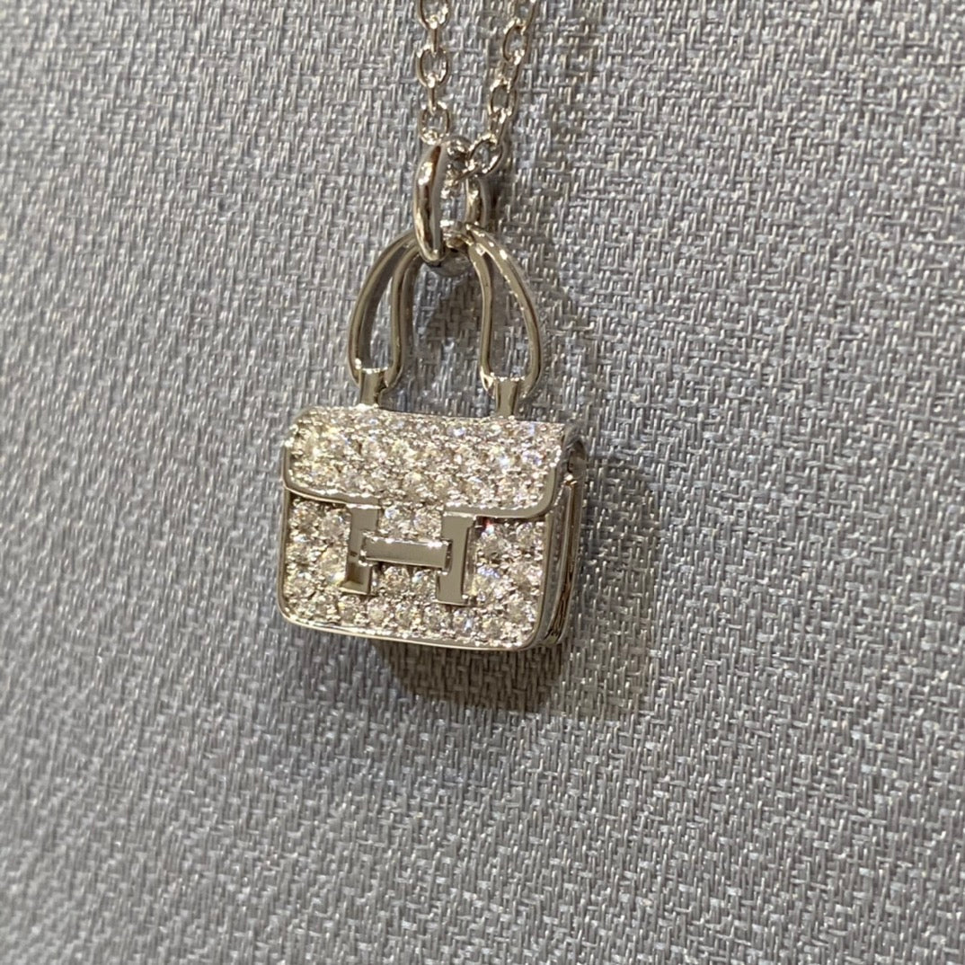 Aura CONSTANCE PEDANT DIAMOND NECKLACE