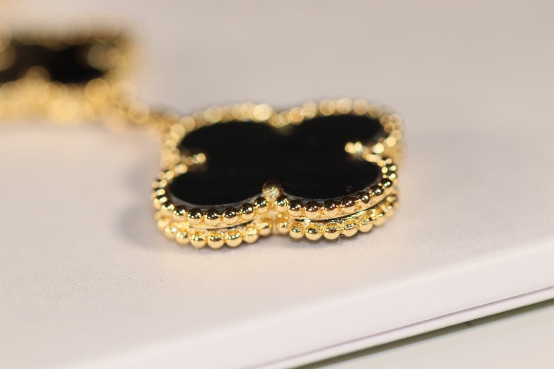 Aura CLOVER OHRRINGE GOLD ONYX PERLMUTT 3 MOTIVE