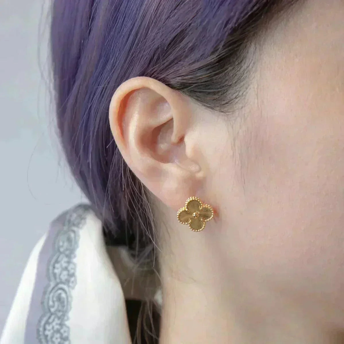 Aura CLOVER MEDIUM 1 MOTIFS LASER EARRINGS