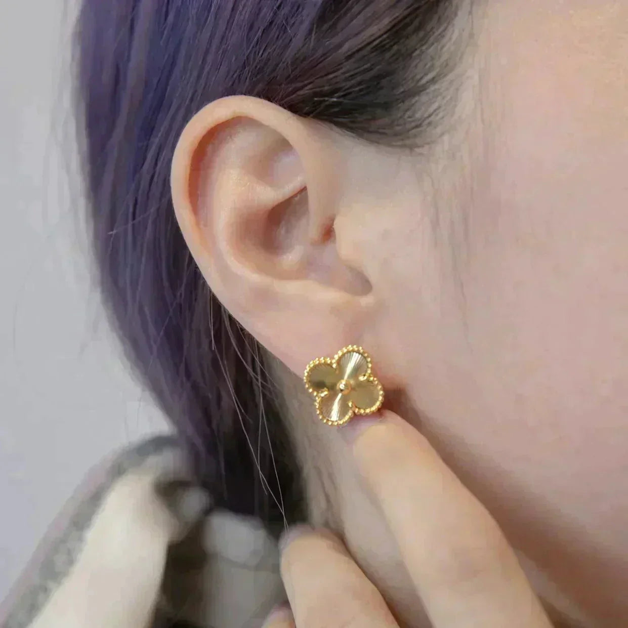 Aura CLOVER MEDIUM 1 MOTIFS LASER EARRINGS