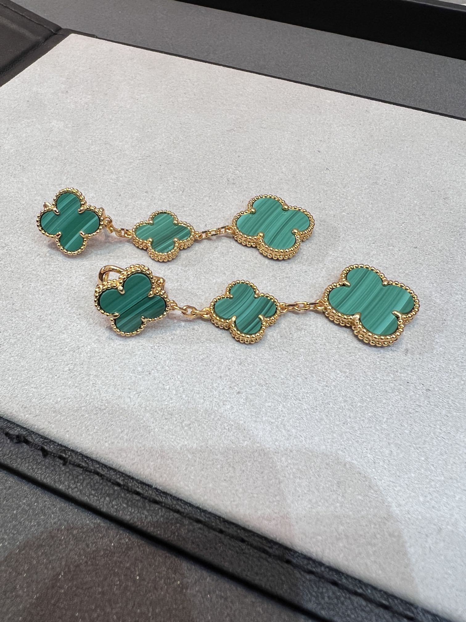 Aura CLOVER MALACHITE 3 MOTIFS GOLD
