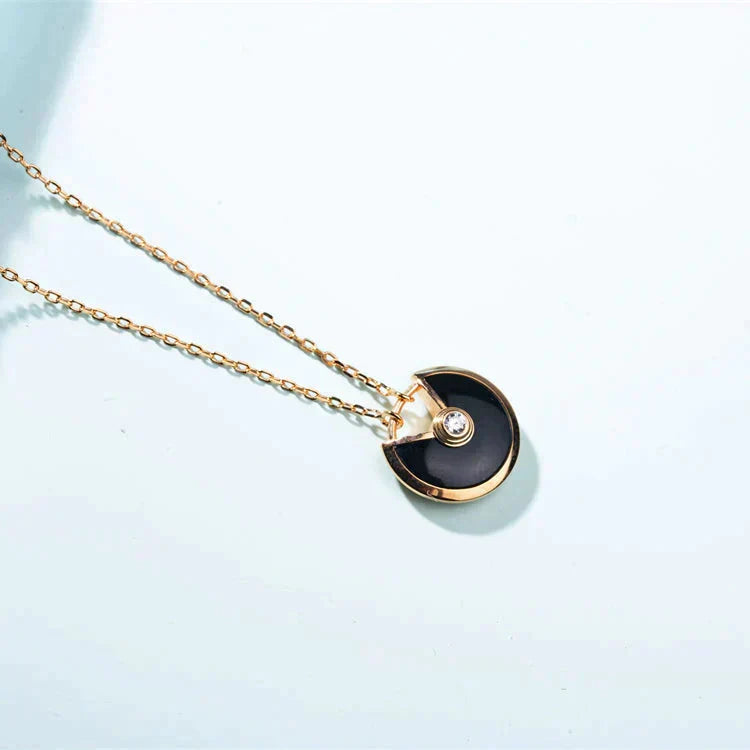 Aura AMULETT GOLD KARNEOL ONYX HALSKETTE
