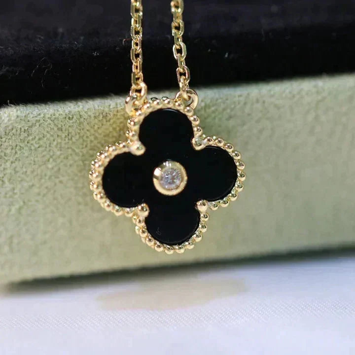 Aura CLOVER 15MM DIAMANT ONYX HALSKETTE