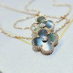 Aura CLOVER 15MM HALSKE TTEDIAMANTEN UND PERLMUTT-ANHÄNGER IN GRAU