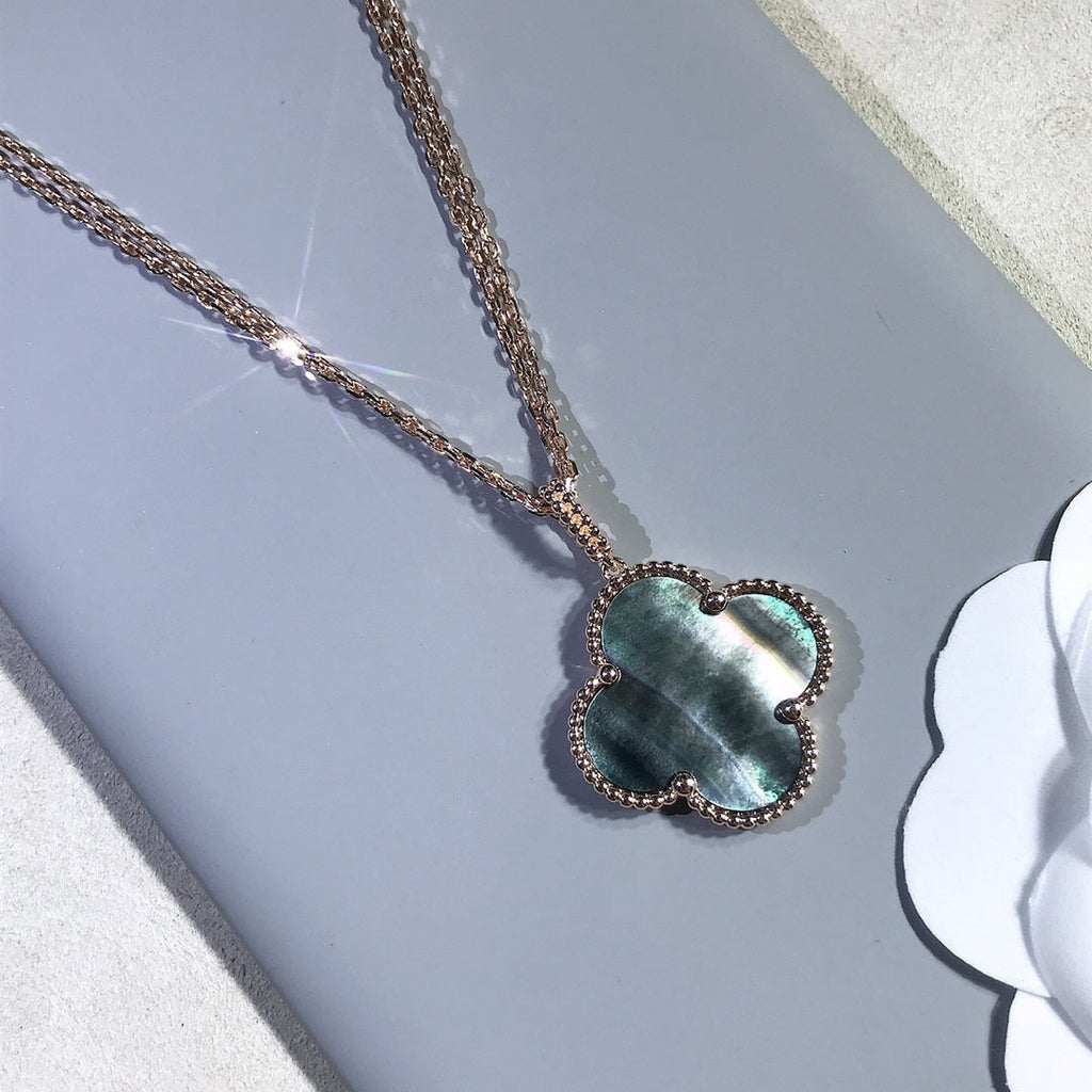 Aura CLOVER 25MM GOLD DARK MOP BIG CLOVER NECKLACE