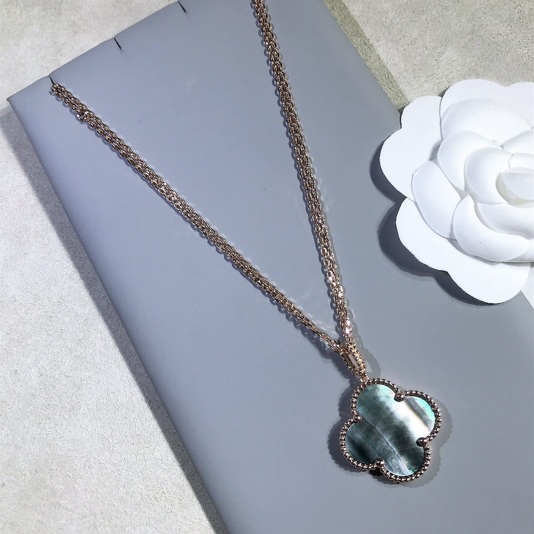 Aura CLOVER 25MM GOLD DARK MOP BIG CLOVER NECKLACE