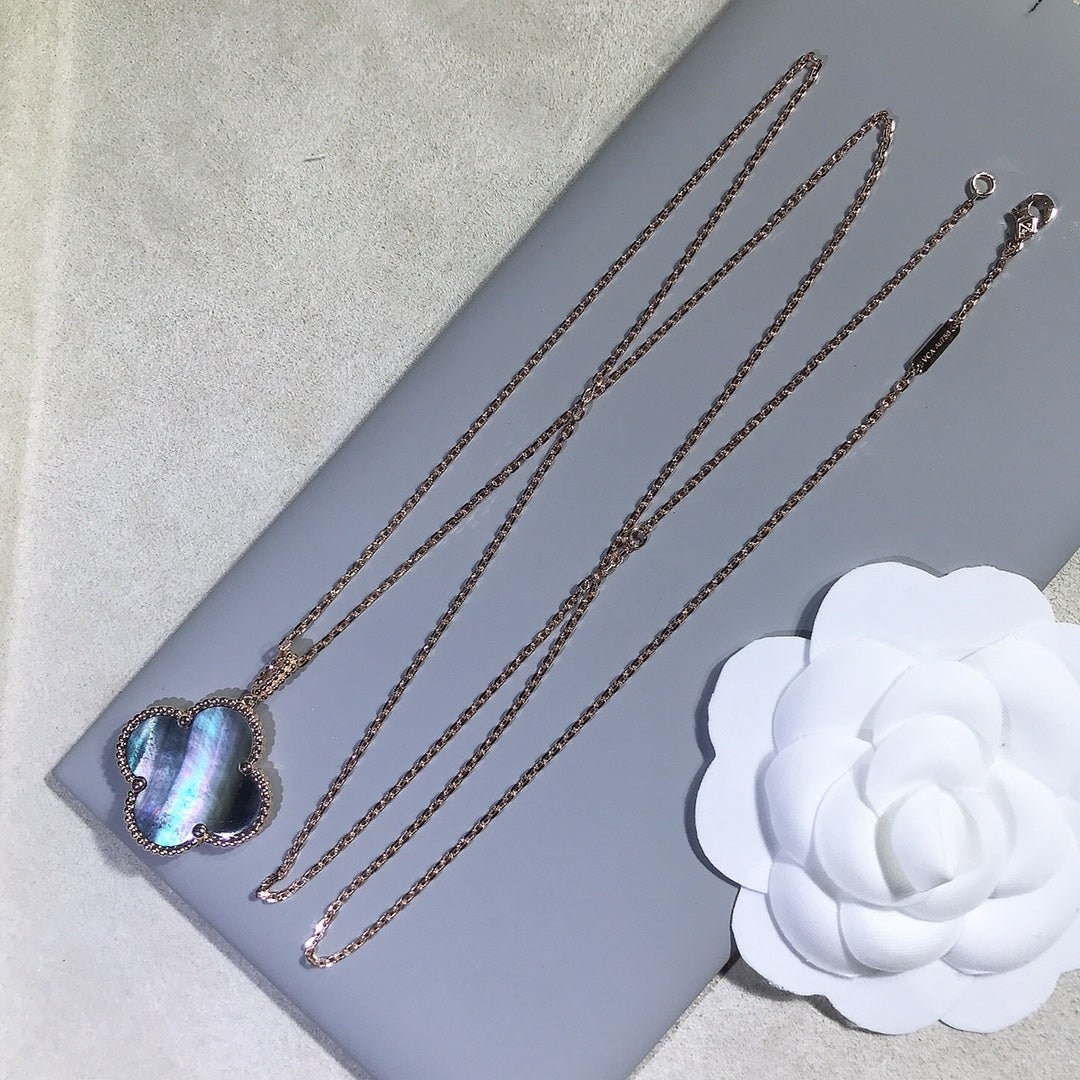 Aura CLOVER 25MM GOLD DARK MOP BIG CLOVER NECKLACE