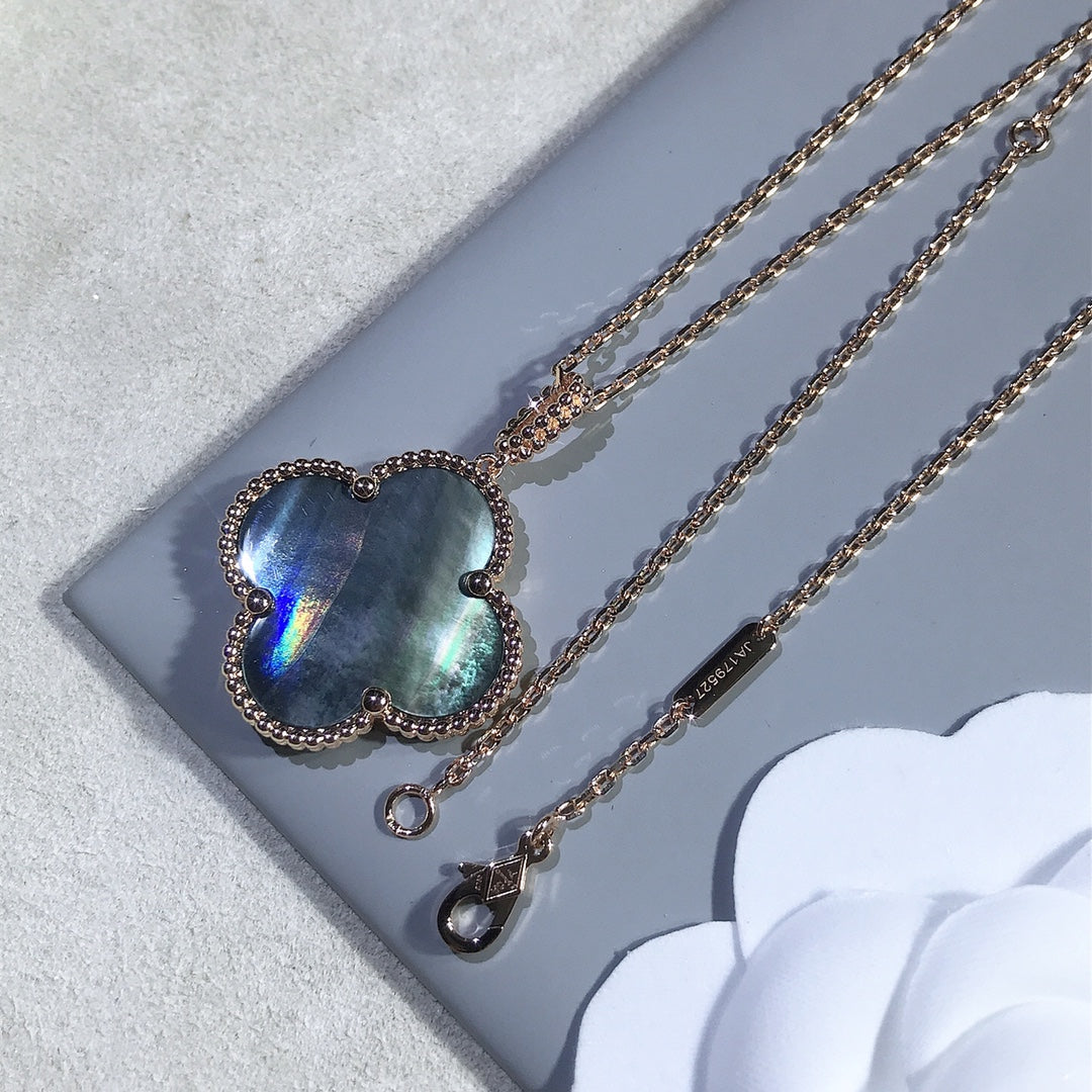 Aura CLOVER 25MM GOLD DARK MOP BIG CLOVER NECKLACE