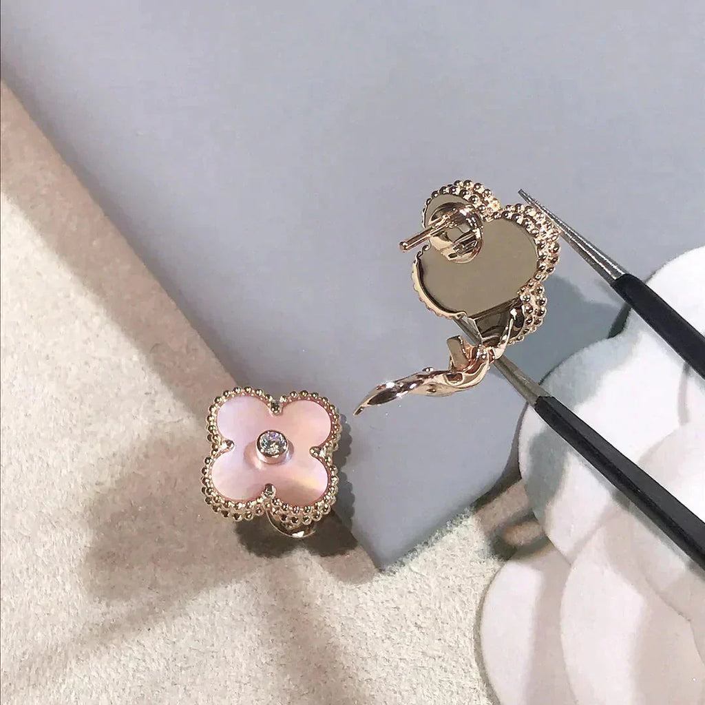 Aura CLOVER MEDIUM 1 MOTIFS  PINK MOP DIAMOND EARRINGS