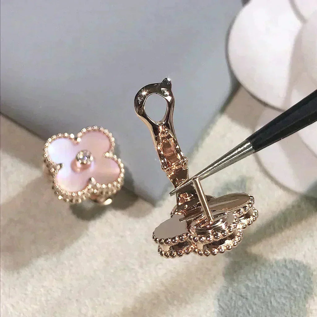 Aura CLOVER MEDIUM 1 MOTIFS  PINK MOP DIAMOND EARRINGS