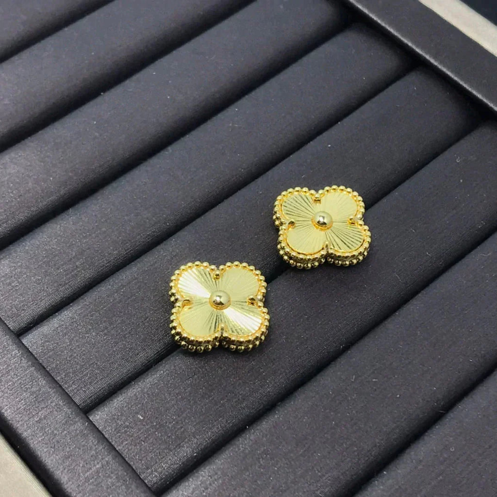 Aura CLOVER MINI 9.5MM LASER EARRINGS