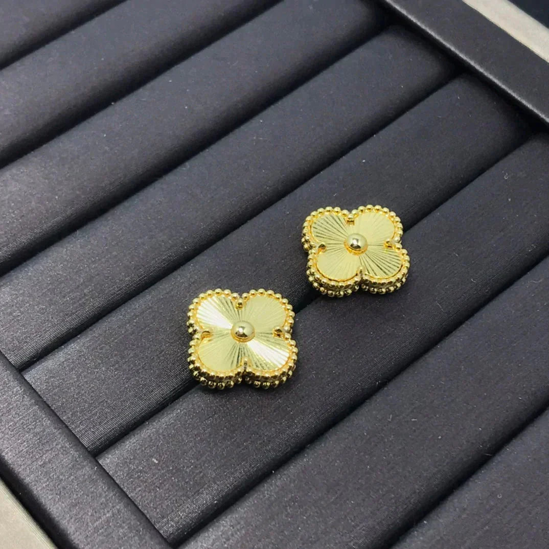 Aura CLOVER MINI 9.5MM LASER EARRINGS