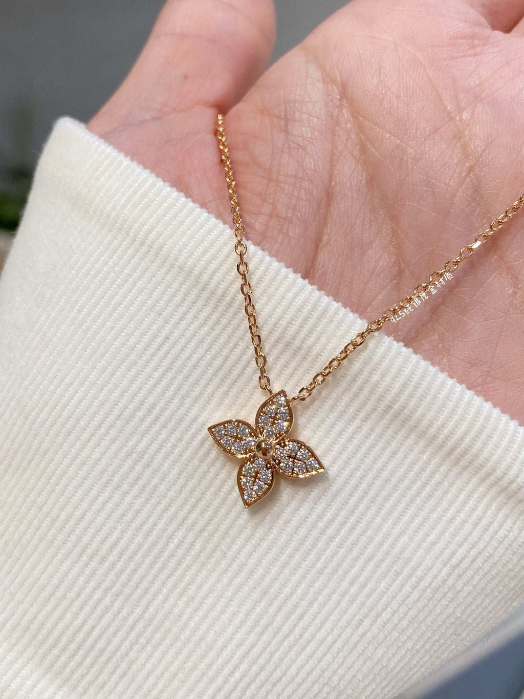 Aura STAR DIAMOND NECKALCE