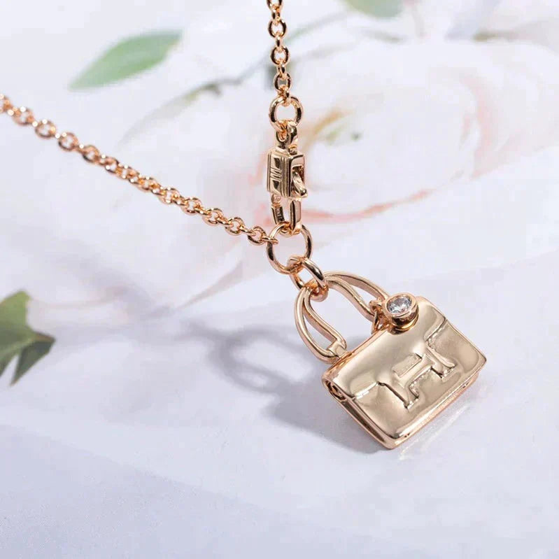 Aura AMULETTE PEDANT ROSE GOLD NECKLACE