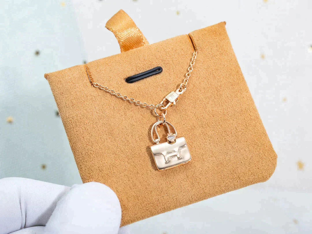 Aura AMULETTE PEDANT ROSE GOLD NECKLACE