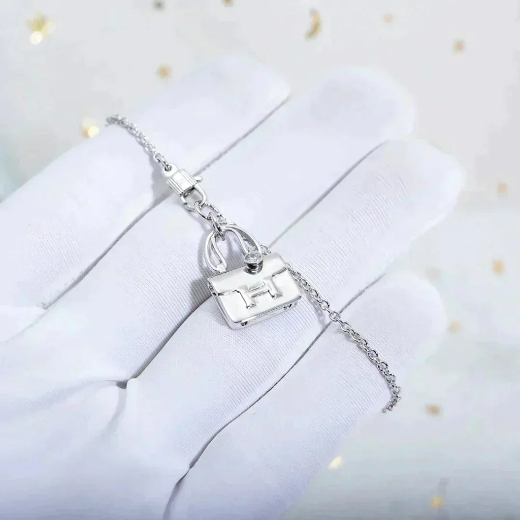 Aura AMULETTE PEDANT SILVER NECKLACE