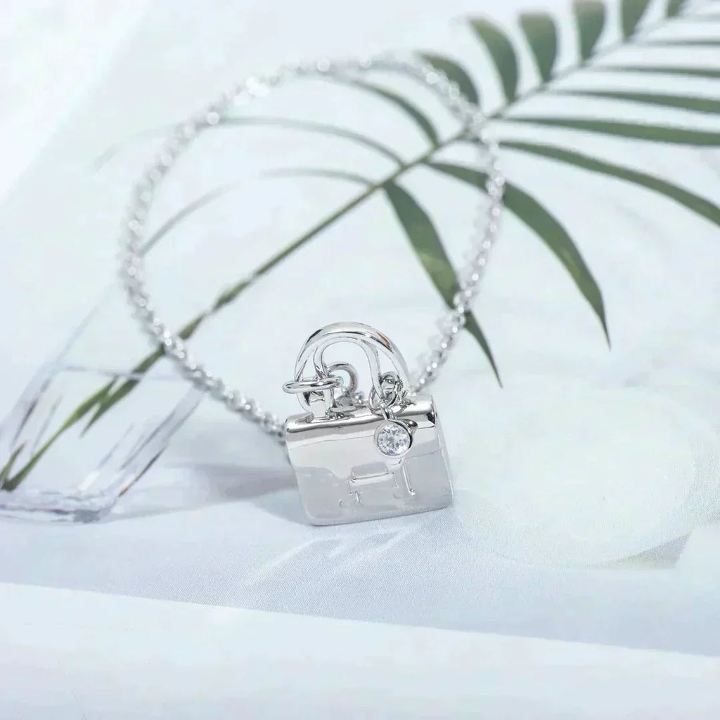 Aura AMULETTE PEDANT SILVER NECKLACE