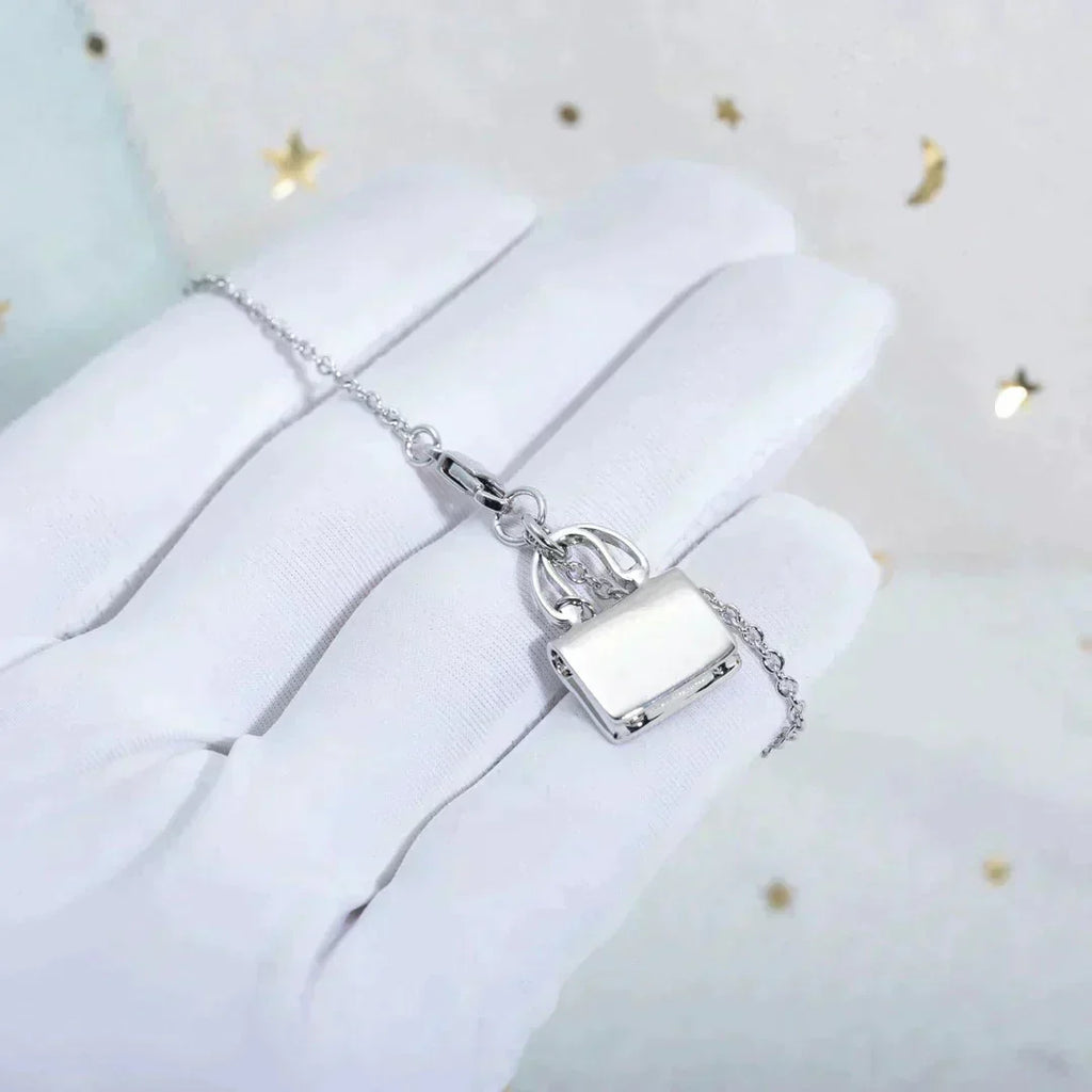 Aura AMULETTE PEDANT SILVER NECKLACE