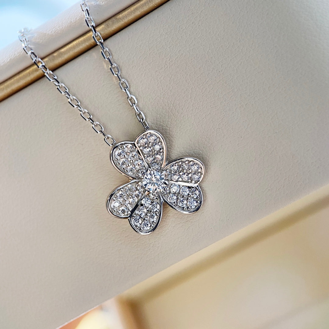 Aura CLOVER DIAMOND HALSKETTE SILBER