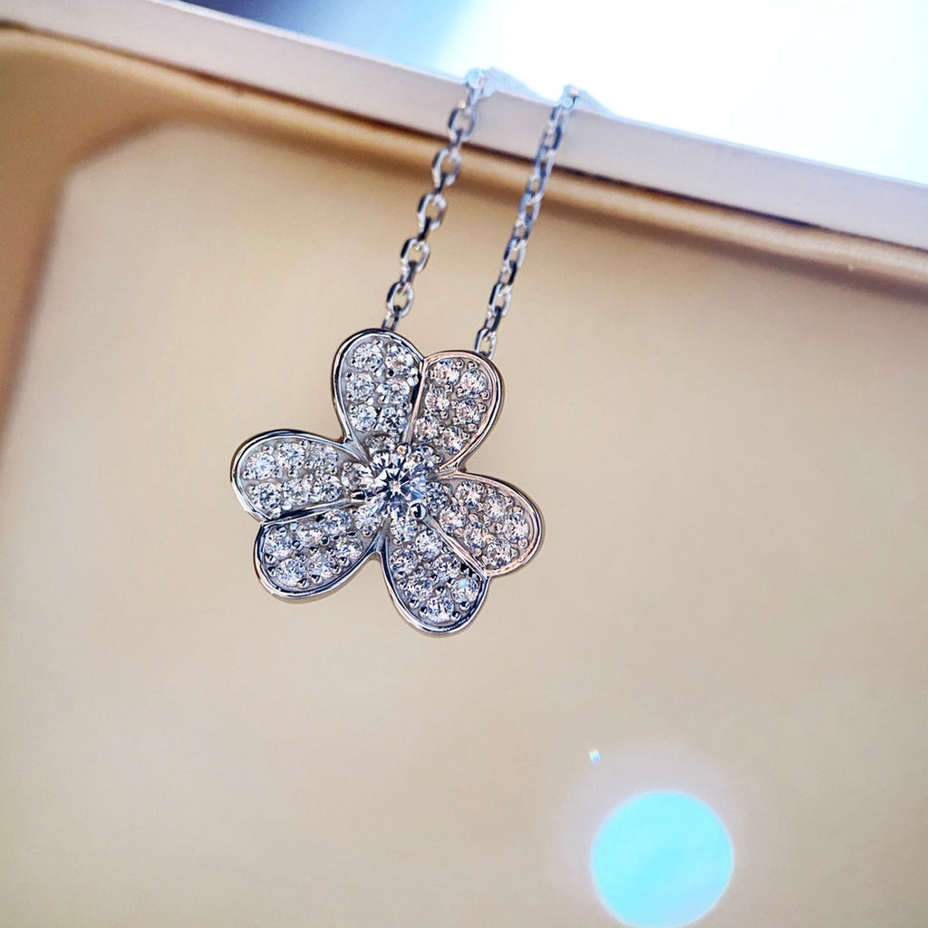 Aura CLOVER DIAMOND NECKLACE SILVER