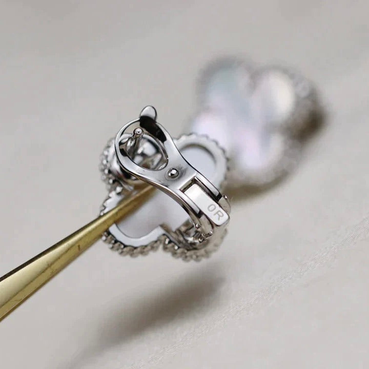 Aura CLOVER MEDIUM 1 MOTIFS  WHITE MOP EARRINGS SILVER