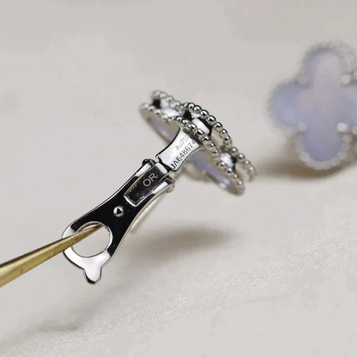 Aura CLOVER MEDIUM 1 MOTIFS  WHITE MOP EARRINGS SILVER