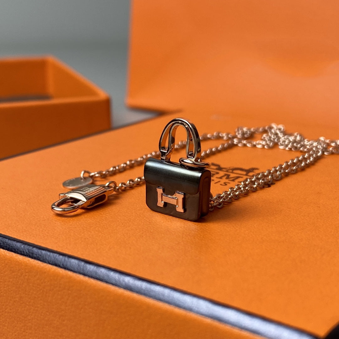 Aura CONSTANCE BLACK PEDANT PINK GOLD NECKLACE