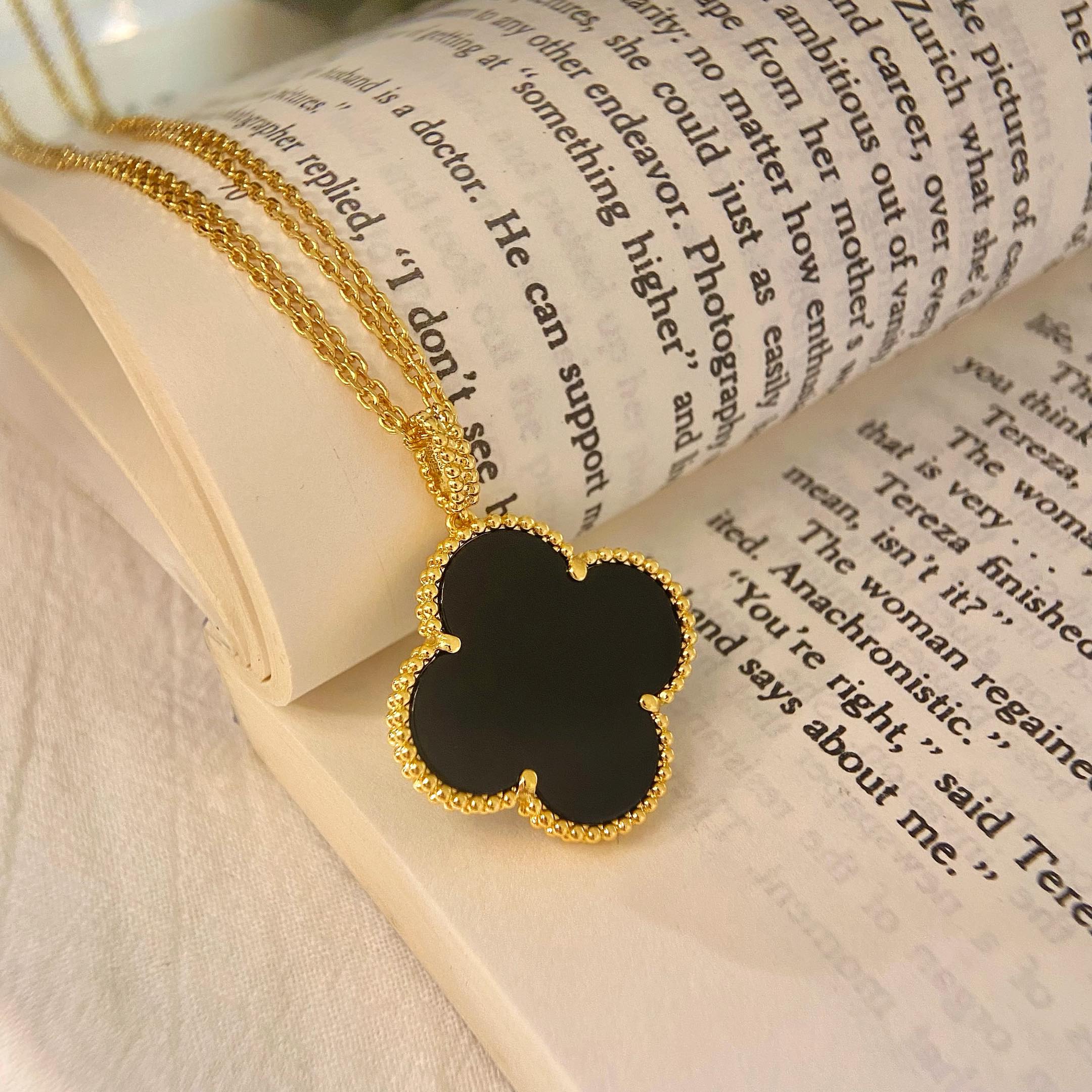 Aura CLOVER 25MM HALSKETTE GOLD ONYX