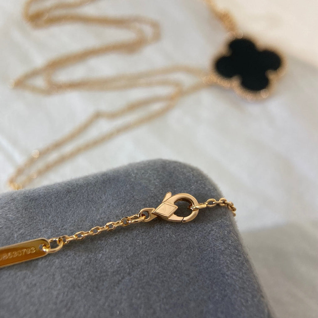 Aura CLOVER 25MM NECKLACE GOLD ONYX