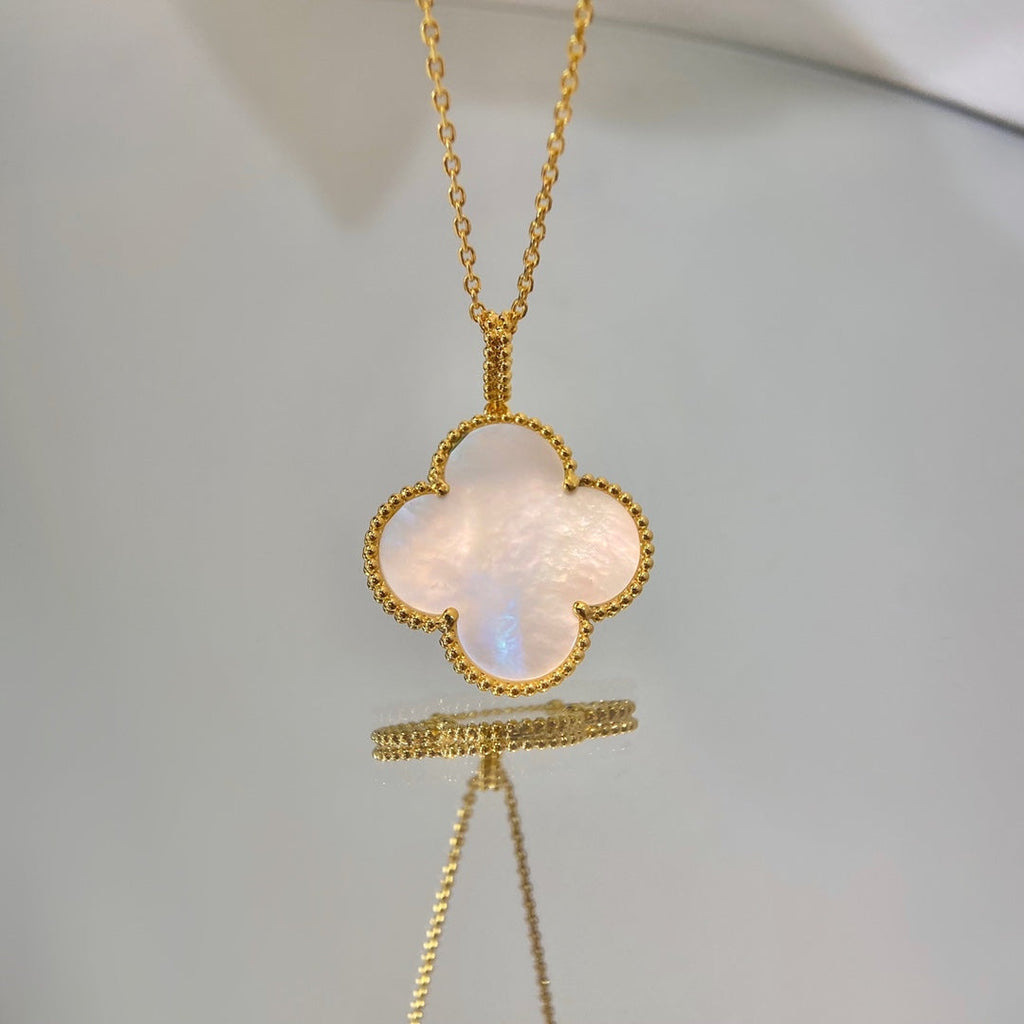 Aura CLOVER 25MM MOP LARGE PENDANT NECKLACE