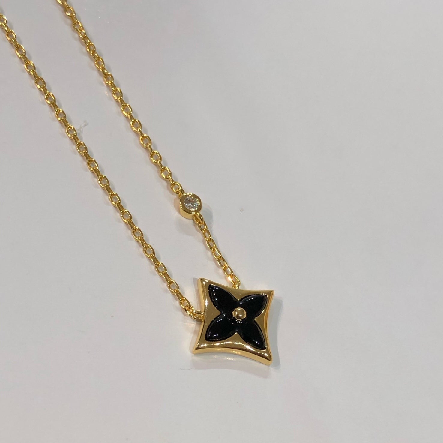 Aura STAR BLACK MOP NECKLACE