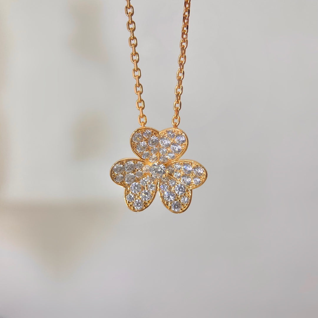 Aura FLOWER DIAMOND NECKLACE
