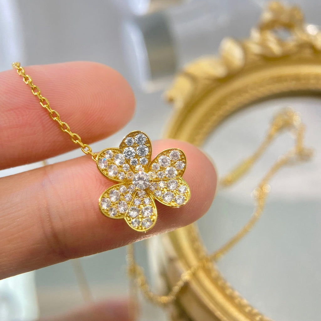 Aura FLOWER DIAMOND NECKLACE