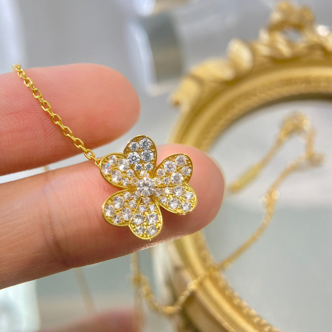 Aura FLOWER DIAMOND NECKLACE