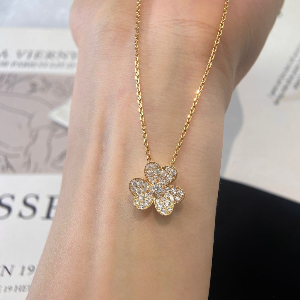 Aura FLOWER DIAMOND NECKLACE