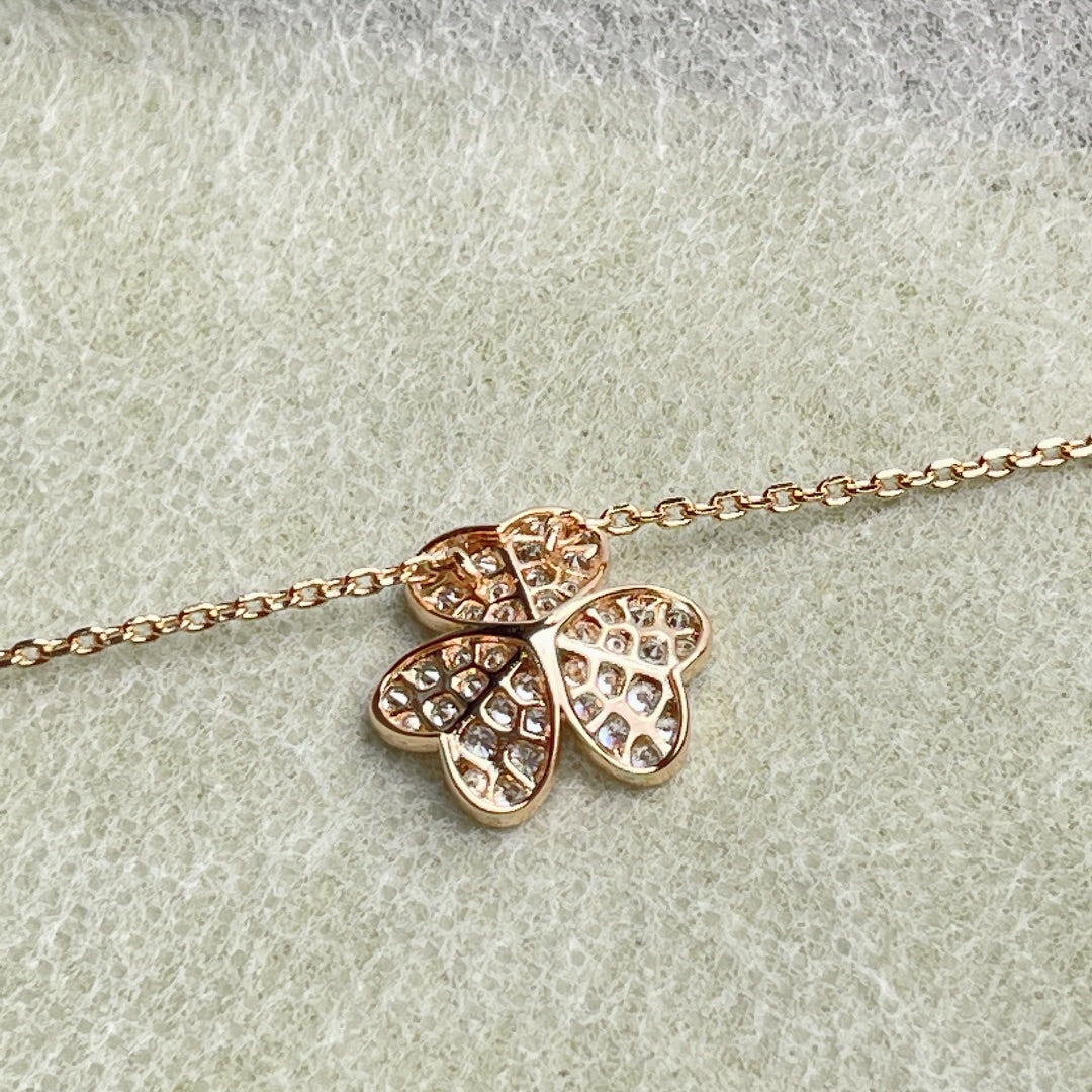 Aura FLOWER DIAMOND NECKLACE