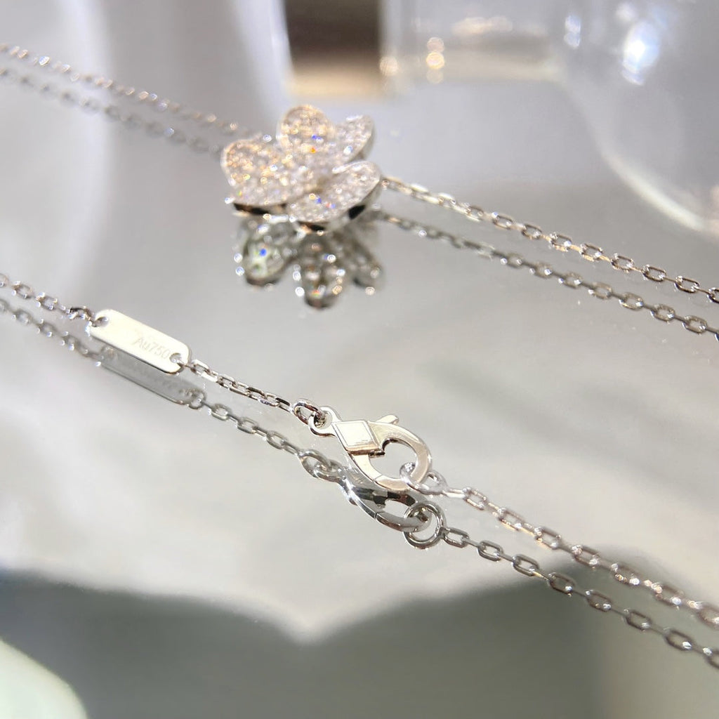 Aura FLOWER DIAMOND NECKLACE