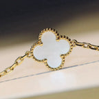 Aura CLOVER 20 MOTIFS WHITE MOP NECKLACE