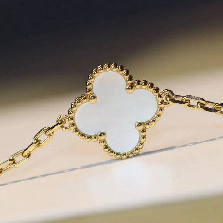 Aura CLOVER 20 MOTIFS WHITE MOP NECKLACE