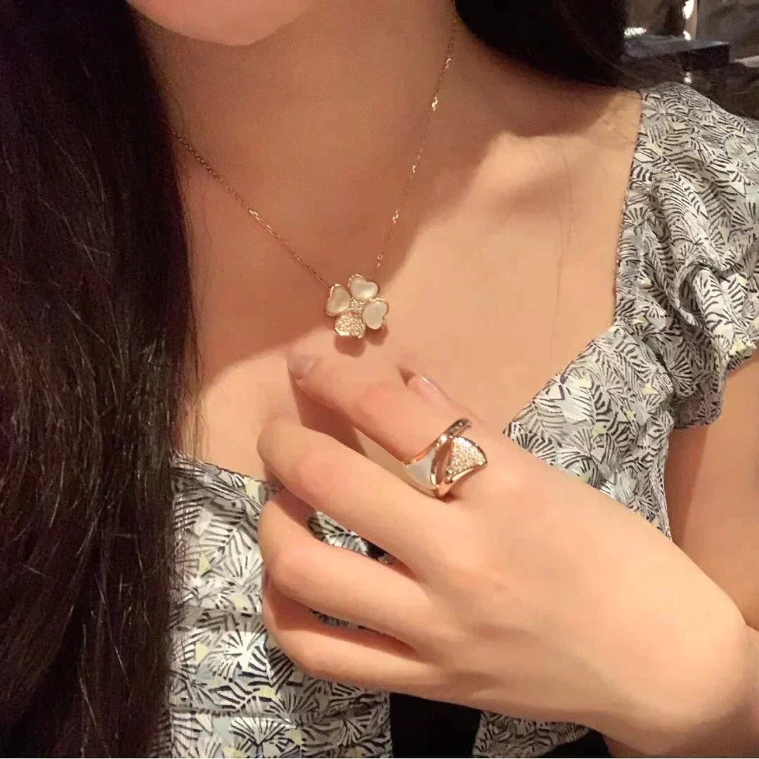 Aura CLOVER MOP DIAMOND ROSE GOLD NECKLACE