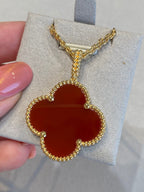 Aura CLOVER 25MM NECKLACE GOLD CARNELIAN