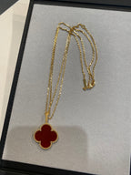 Aura CLOVER 25MM NECKLACE GOLD CARNELIAN