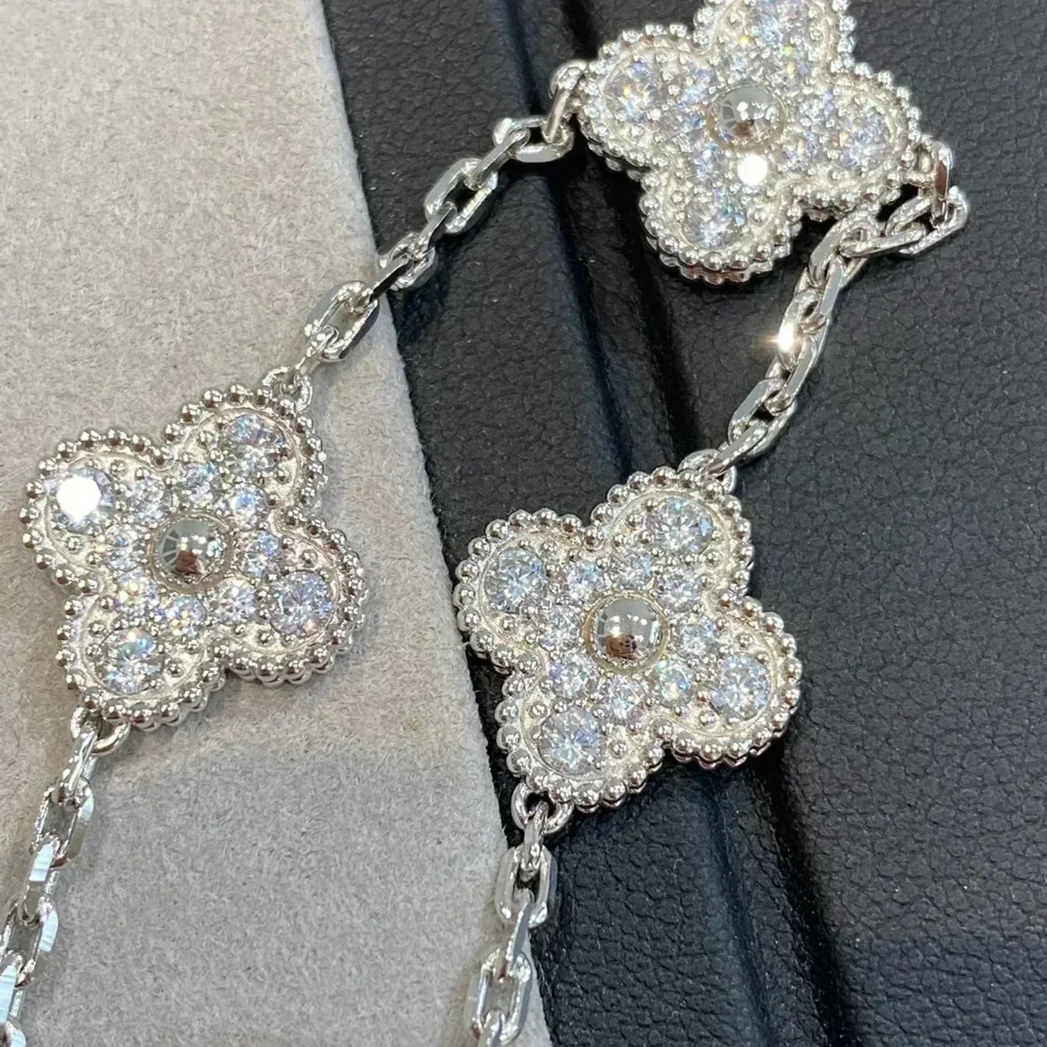 [Aura ] New  CLOVER 5 MOTIF FULL DIAMOND BRACELET COLLECTION